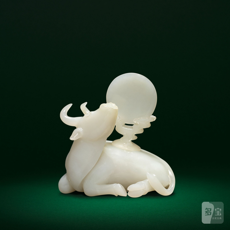 晚清/民國 白玉犀牛望月詩文擺件 | A WHITE JADE 'WATER BUFFALO GAZING AT THE MOON VESSEL' AND COVER - 图1